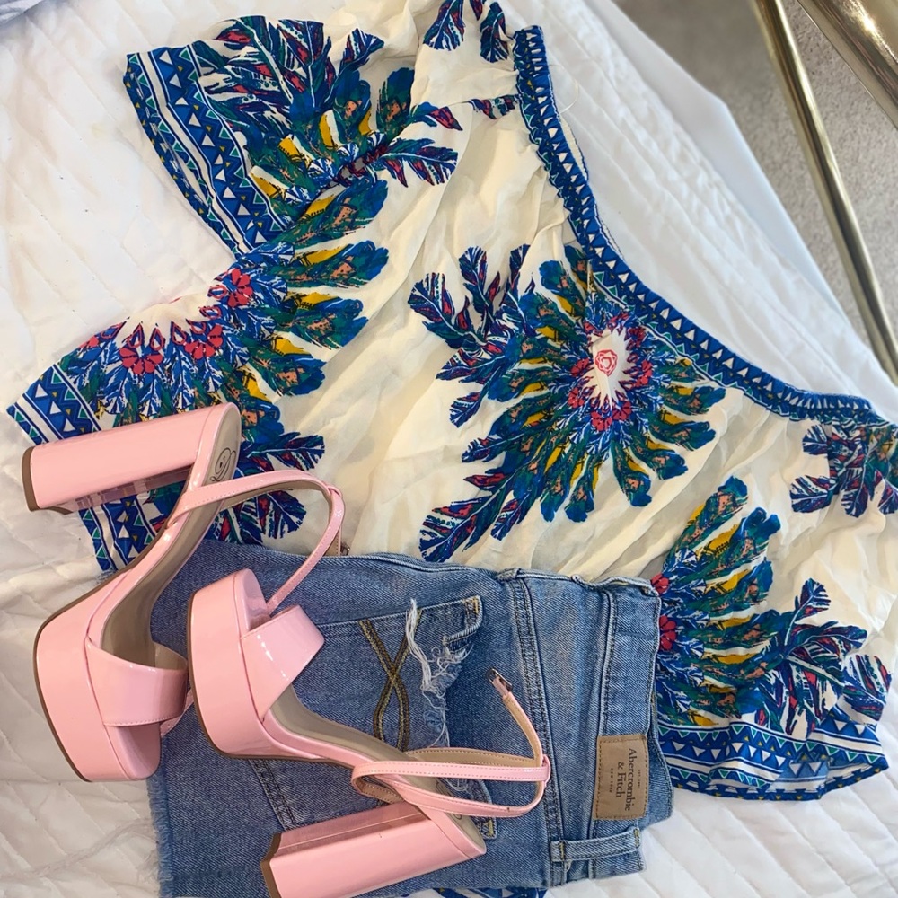 Cute off the shoulder too for summertime.